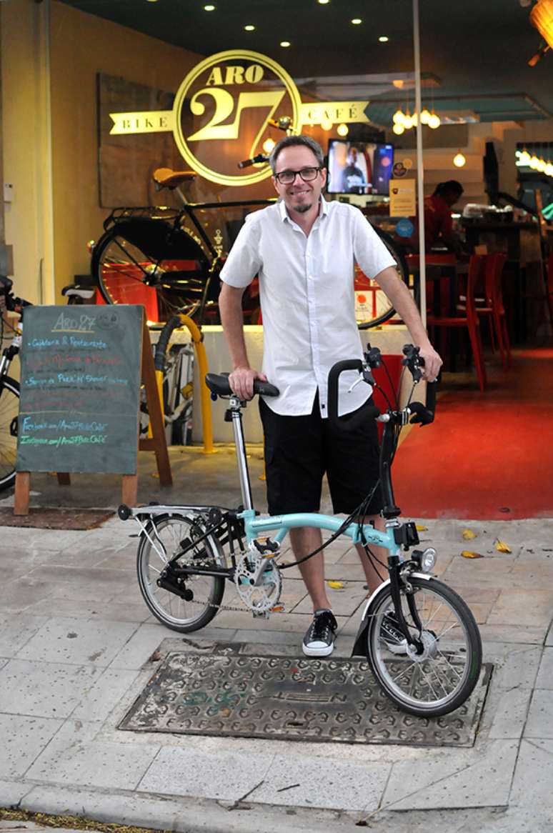 Após morar dois anos fora do país e usar a bicicleta como principal meio de transporte, o biólogo Fabio Perillo Samori trouxe para o Brasil um espaço dedicado ao ciclista urbano. 