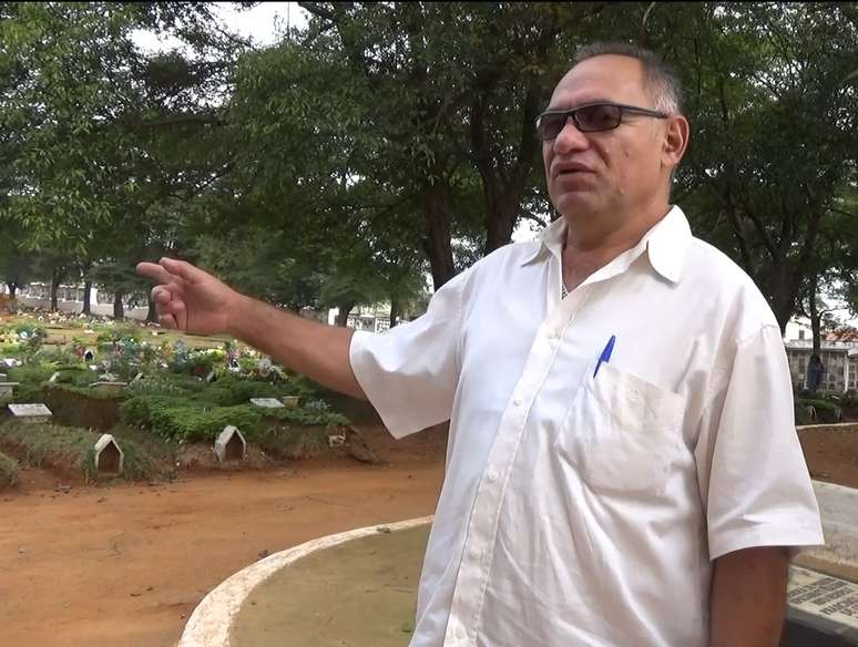 O administrador do cemitério Antônio Batista contou histórias do Vila Formosa