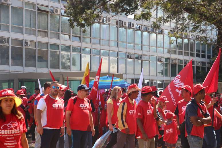 CUT informou que o protesto ocorre nesta terça por ser a data do início da reunião do Comitê de Política Monetária (Copom)