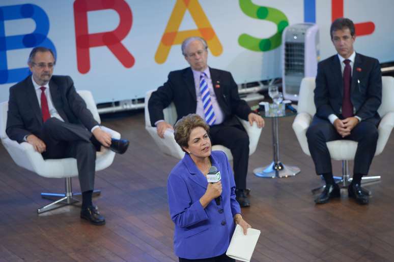 Dilma participa, ao lado de ministros, de lançamento do Dialoga Brasil