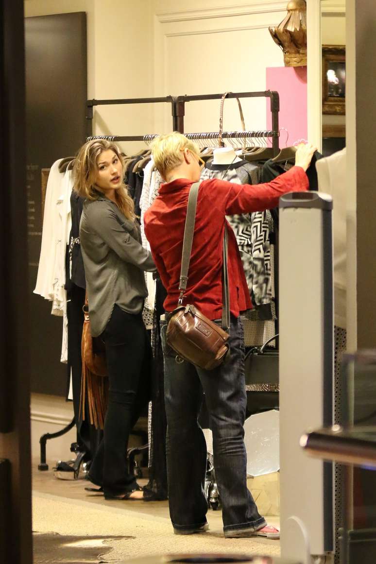 Sasha e Xuxa fazem compras em shopping do Rio de Janeiro, nesta segunda-feira (27)