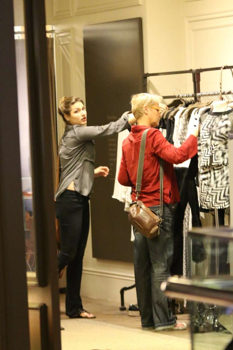 Sasha e Xuxa fazem compras em shopping do Rio de Janeiro, nesta segunda-feira (27)