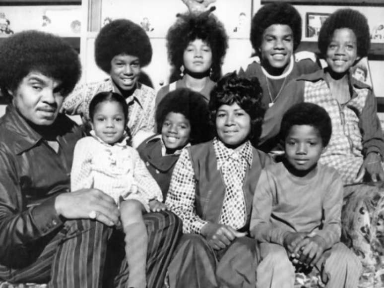 Joe Jackson publicou foto antiga com Michael e a família em seu site