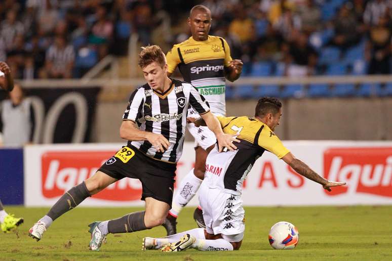 Botafogo e Criciúma não saíram do empate por 0 a 0 pela Série B