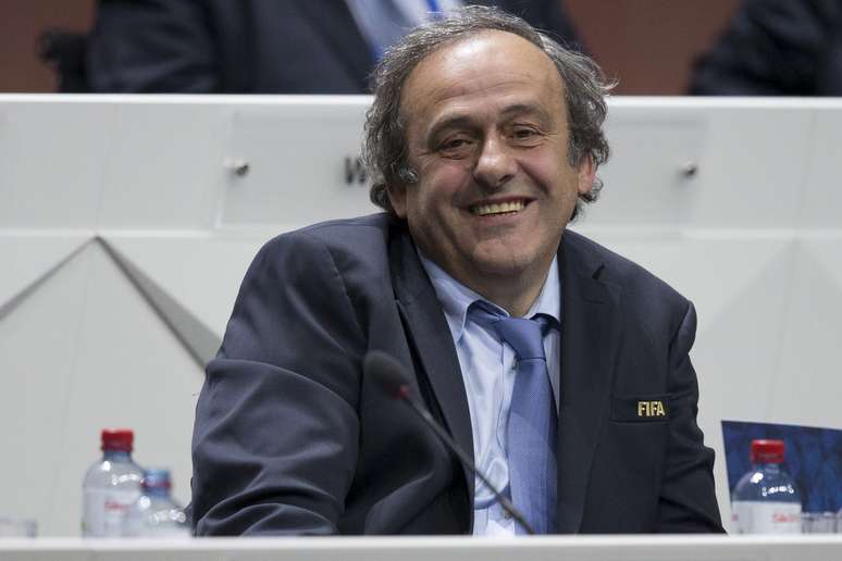 Platini também foi suspenso de suas funções na Fifa