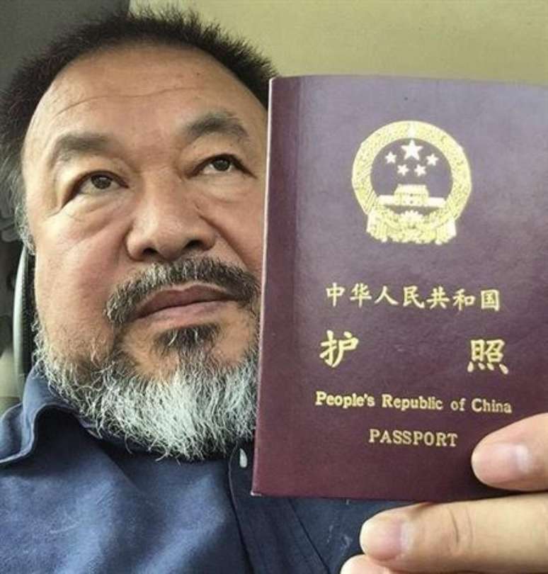 Ai Weiwei teve seu passaporte restituído após quatro anos