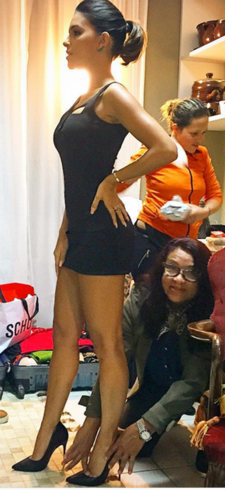 Mariana Rios é comparada à Barbie em foto na qual usa vestido curto e agarrado