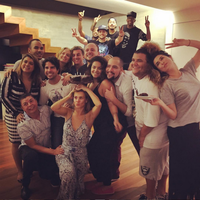 David Brazil celebra aniversário com amigos famosos no Rio de Janeiro