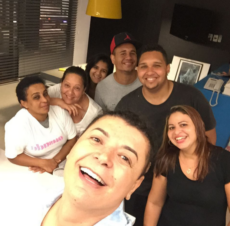 David Brazil celebra aniversário com amigos famosos no Rio de Janeiro