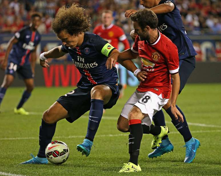 David Luiz foi capitão do Paris Saint-Germain durante parte do confronto com o United