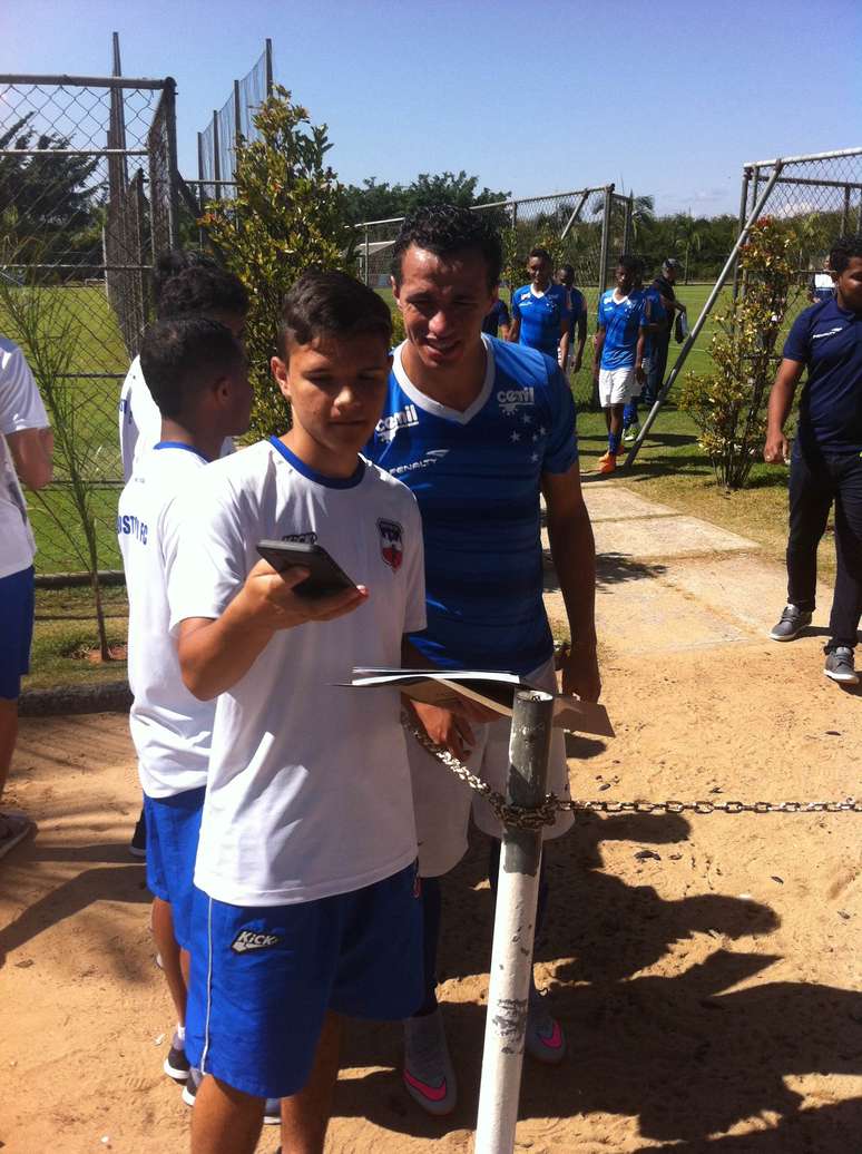 Jogadores das categorias de base do Boston City FC conheceram a Toca da Raposa