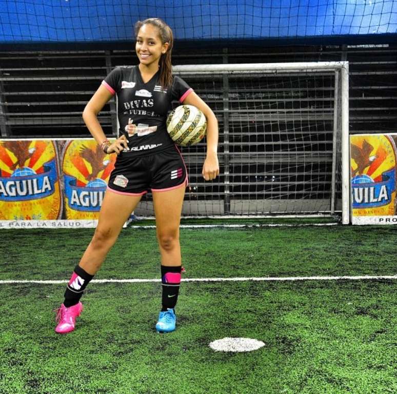 Juliana jogava em time de exibi&ccedil;&atilde;o