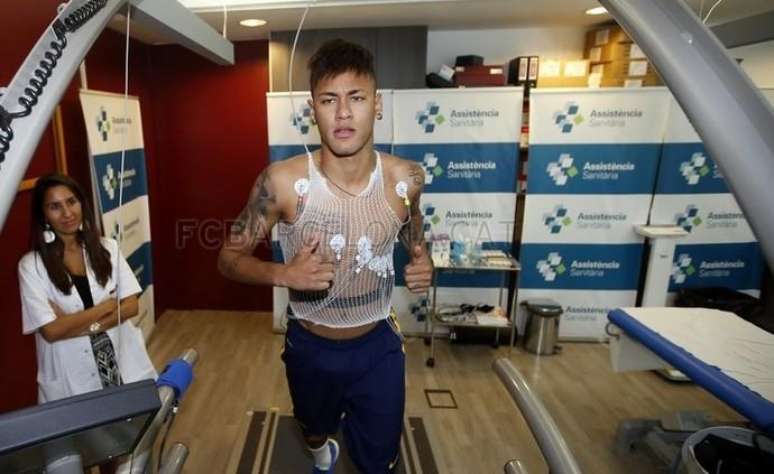 Neymar está afastado do grupo após ser diagnosticado com caxumba