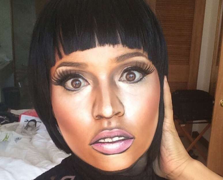 Com uma peruca, maquiadora incorporou Nicki Minaj