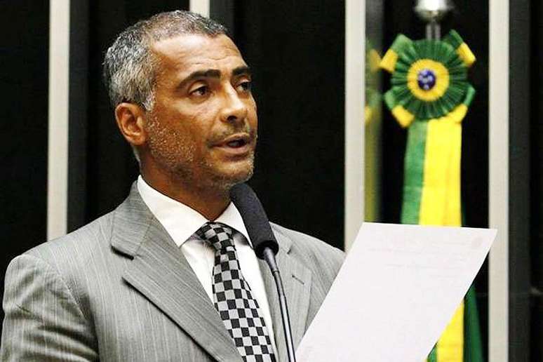 Ex-atacante Romário é senador pelo PSB-RJ
