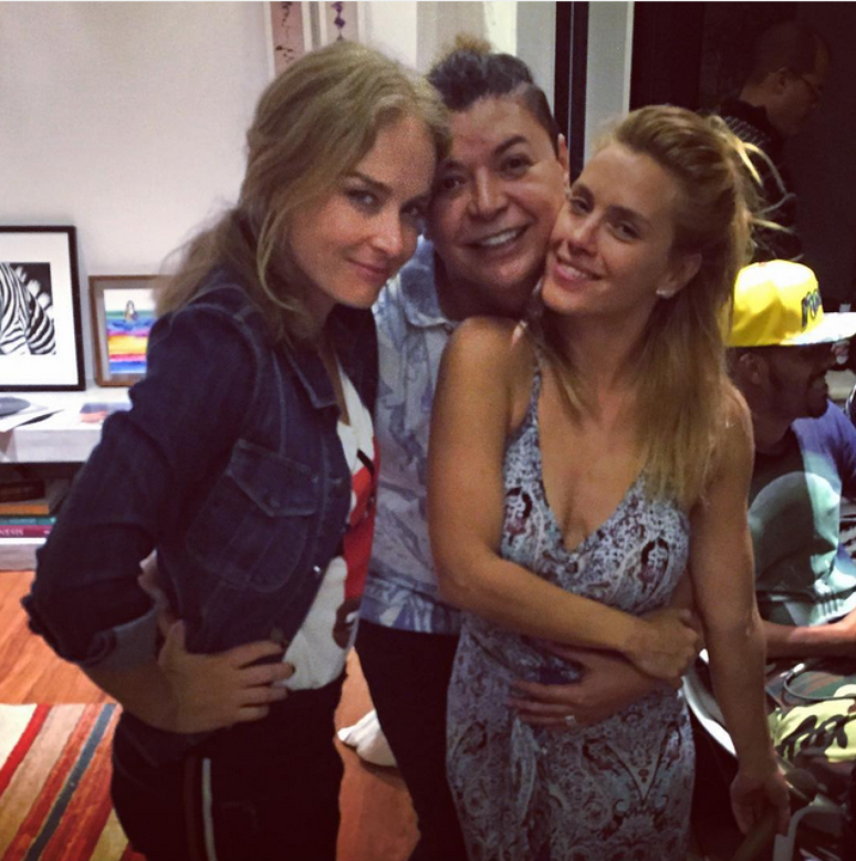 David Brazil celebra aniversário ao lado de Angélica (à esq,) e Carolina Dieckmann, em festa no Rio de Janeiro