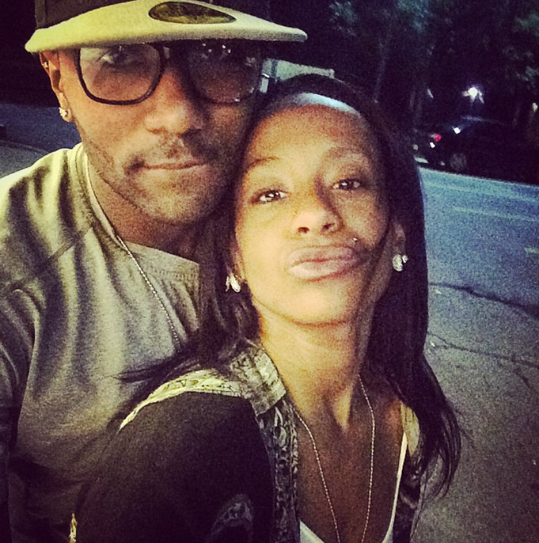 Bobbi Kristina Brown e o namorado, Nick Gordon, que implora para ir a seu funeral