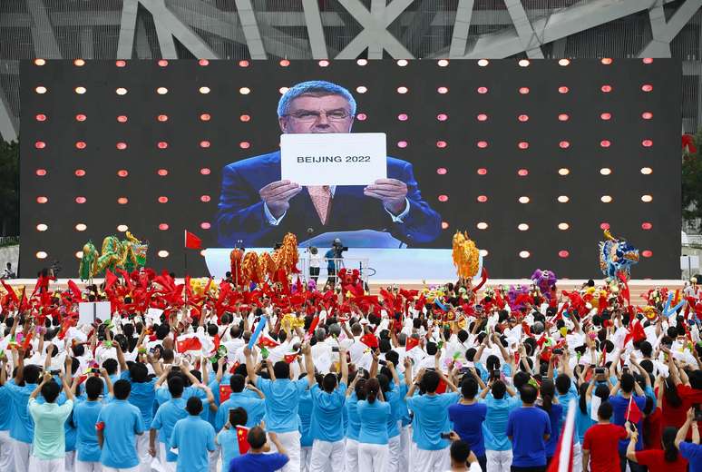 População chinesa fez a festa com o anúncio do presidente do COI, Thomas Bach