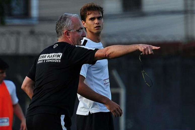 Dorival só terá uma baixa, a ausência de David Braz, para a partida contra o Flamengo