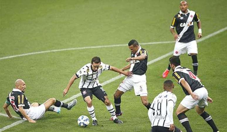 Vasco em jogo contra o Corinthians: saldo de gols é ponto fraco do time