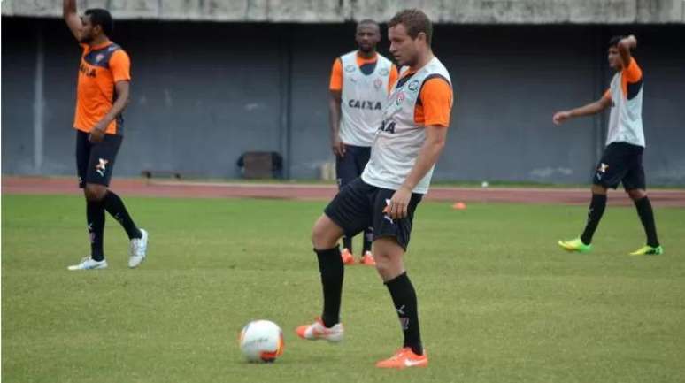 Marcelo Mattos já está treinando no Vitória