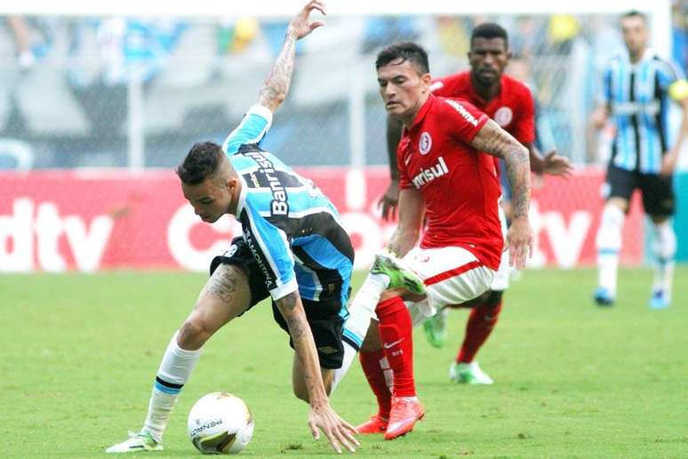 Grêmio x Internacional - Luan e Aranguiz