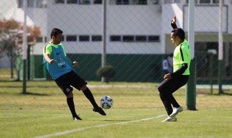 Juan e Henrique Almeida podem estrear