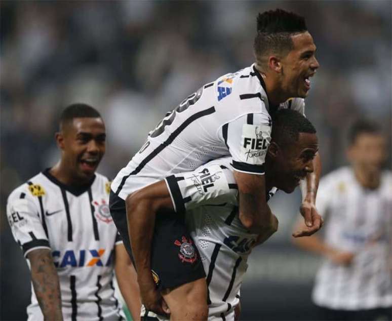 FOTOS - Corinthians faz três em casa e derruba o Vasco