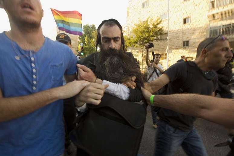 Judeu ultra-ortodoxo esfaqueou participantes de Parada do Orgulho Gay e foi detido