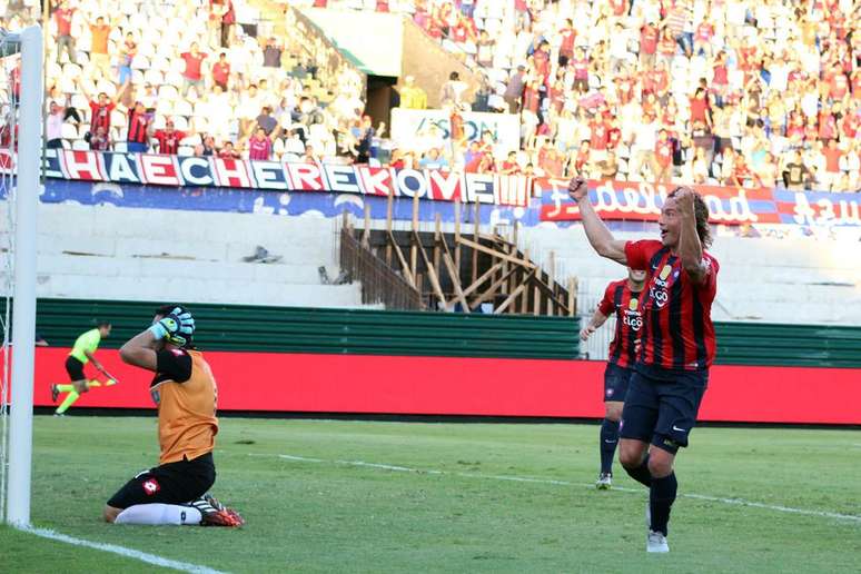 O Cerro Porteño, do zagueiro Lugano, é um dos representantes paraguaios na competição