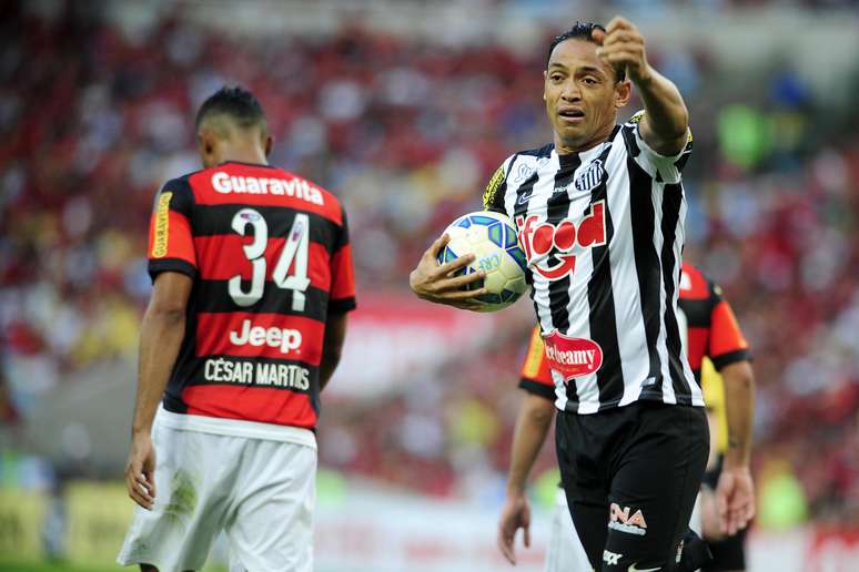 Artilheiro do campeonato, Ricardo Oliveira fez seu nono gol na competição