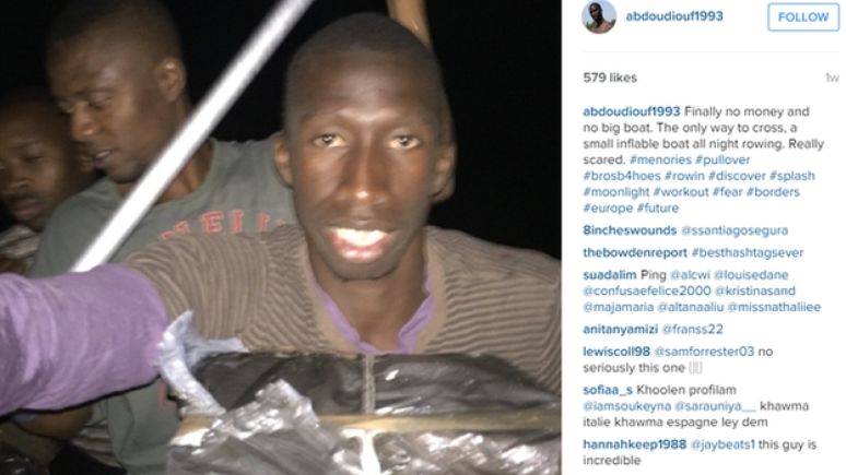 'Autor' das selfies diz ter sido obrigado a fazer a travessia em um bote inflável, durante a noite: "Estou com muito medo"