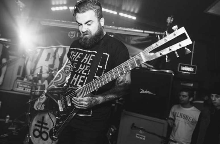 Baixista do Slipknot, Alessandro &#034;Vman&#034; Venturella, passa mal no palco e é internado