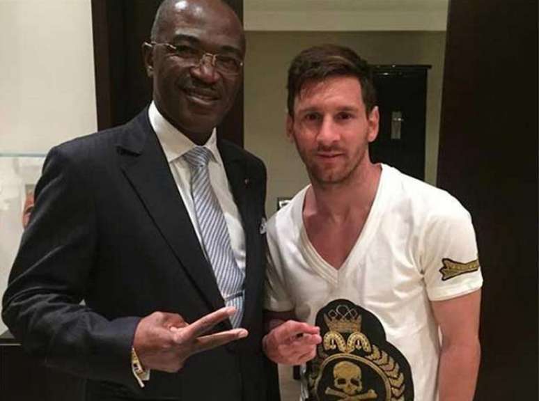 Messi tem encontro suspeito com presidente do Gabão