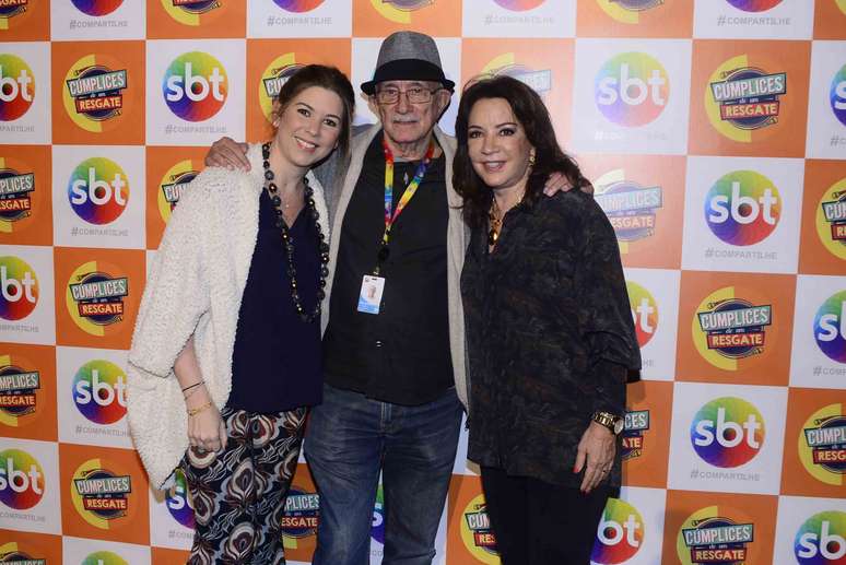 Reynaldo Boury, diretor da novela, ao lado de Iris Abravanel (à dir.) e Daniela Beyruti, durante exibição do primeiro capítulo de &#034;Cúmplices de um Resgate&#034;, do SBT, na noite desta segunda-feira (3)