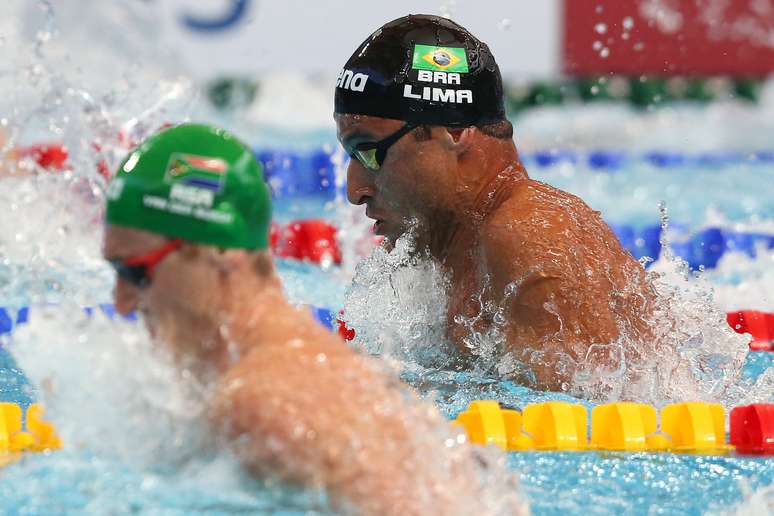 Felipe Lima nadou ao lado do sul-africano que igualou o recorde mundial dos 50m peito