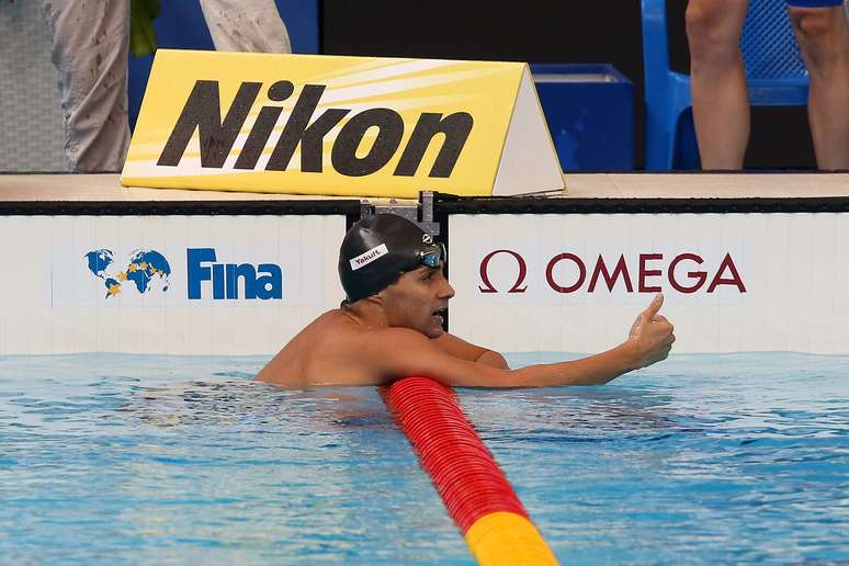 Léo de Deus também caiu na piscina no Mundial de Kazan