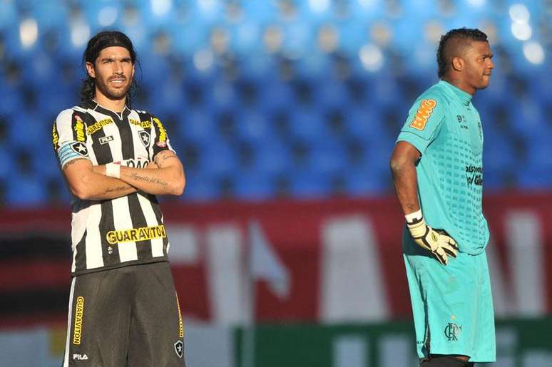 Em jogo contra o Flamengo, Loco Abreu debochou da comemoração dos rubro-negros - 18/09/2011