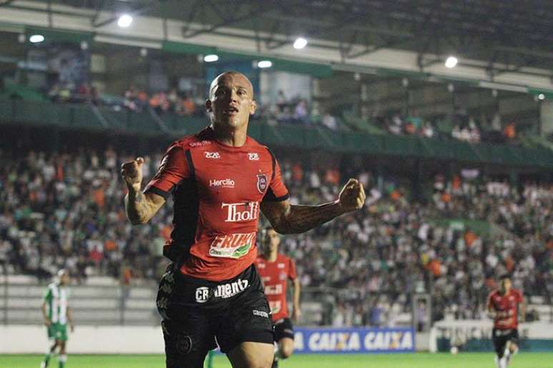 Leandrão soma nove gols em nove jogos na Série C