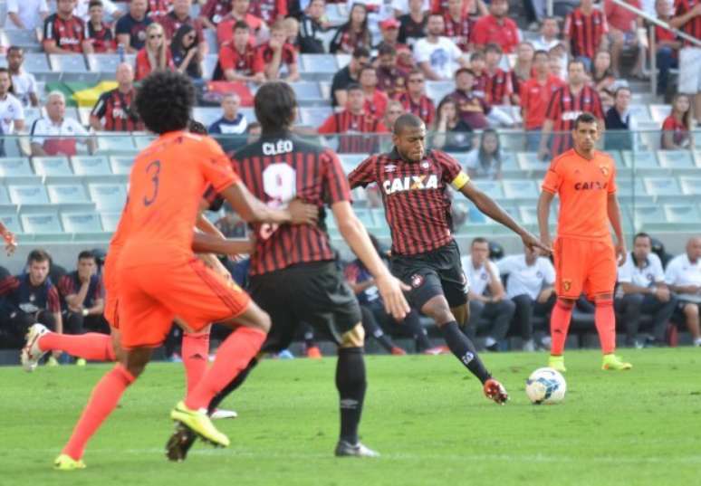 Em 2014, o Atlético-PR perdeu para o Sport por 1 a 0, na Arena