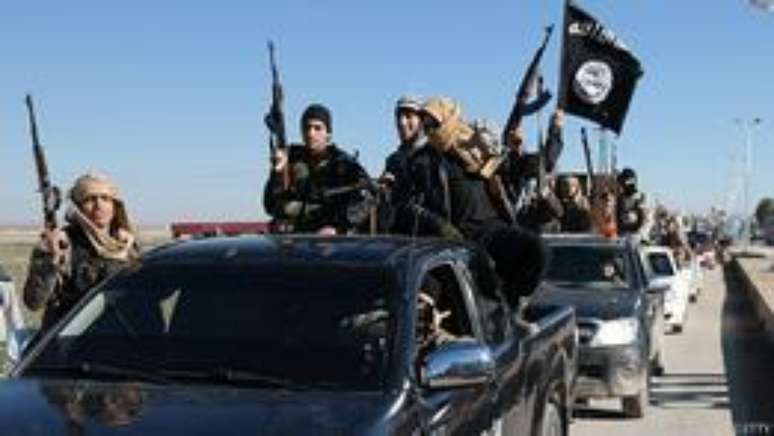 As duas fam&iacute;lias foram barradas quando foram acusadas de estarem fugindo para regi&otilde;es controladas pelo EI na S&iacute;ria