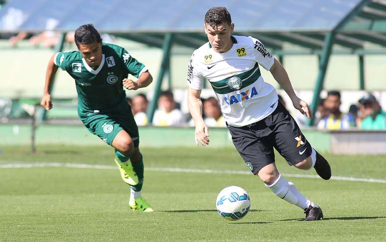 Ruy, que ficou mais de um mês fora, retornou no empate contra o Goiás