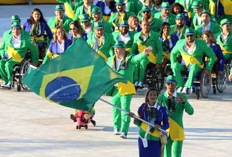 Cega, a velocista Terezinha Guilhermina foi a porta-bandeira brasileiraComitê Paralímpico Brasileiro (CPB) - Divulgação



