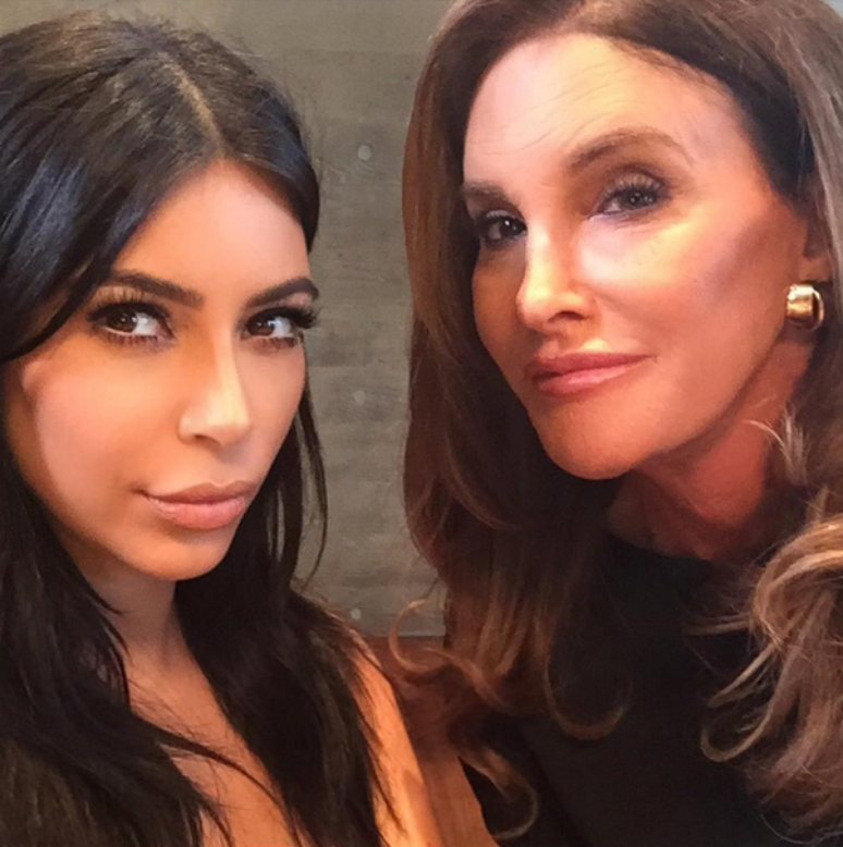Kim Kardashian e o ex-padrasto, que agora responde por Caitlyn Jenner