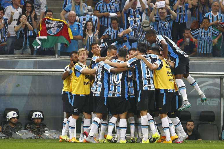 Grêmio sobre de 8º para 3º com goleada histórica sobre rival