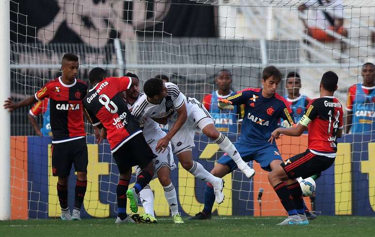 Pablo aproveita escanteio para marcar gol da Ponte Preta