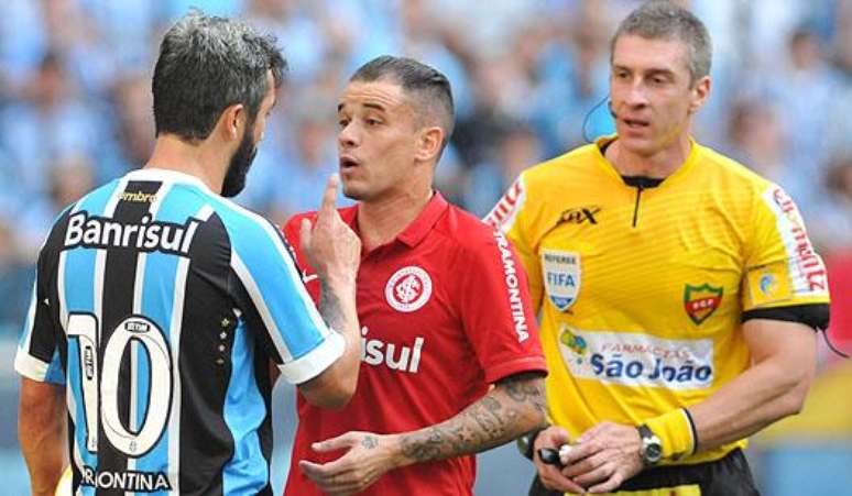 Grêmio x Internacional - Final do Campeonato Gaúcho - Douglas, D'Alessandro e Anderson Daronco