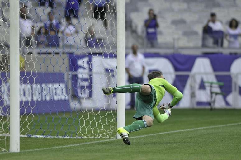 Prass defendeu p&ecirc;nalti cobrado pelo atacante Marinho