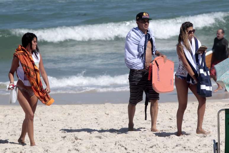 Guerrero curtiu praia no Rio ao lado da irmã e da namorada nesta terça-feira (11)