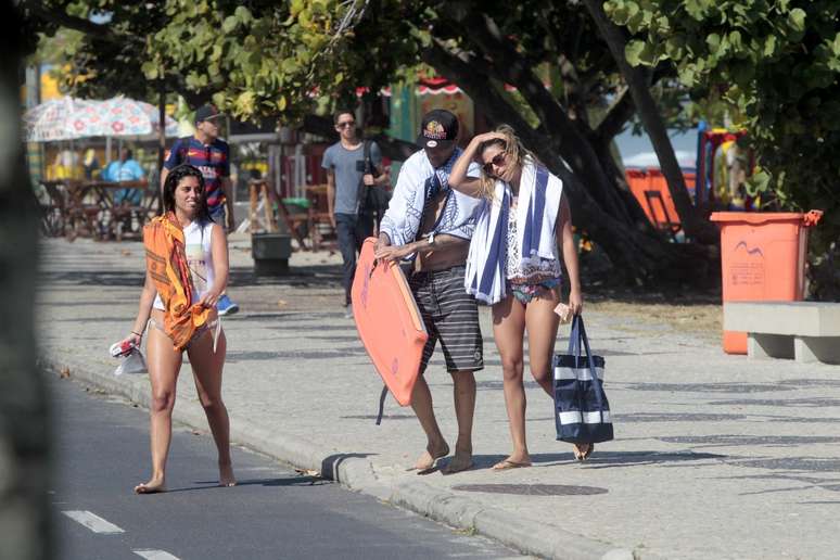 Guerrero curtiu praia no Rio ao lado da irmã e da namorada nesta terça-feira (11)